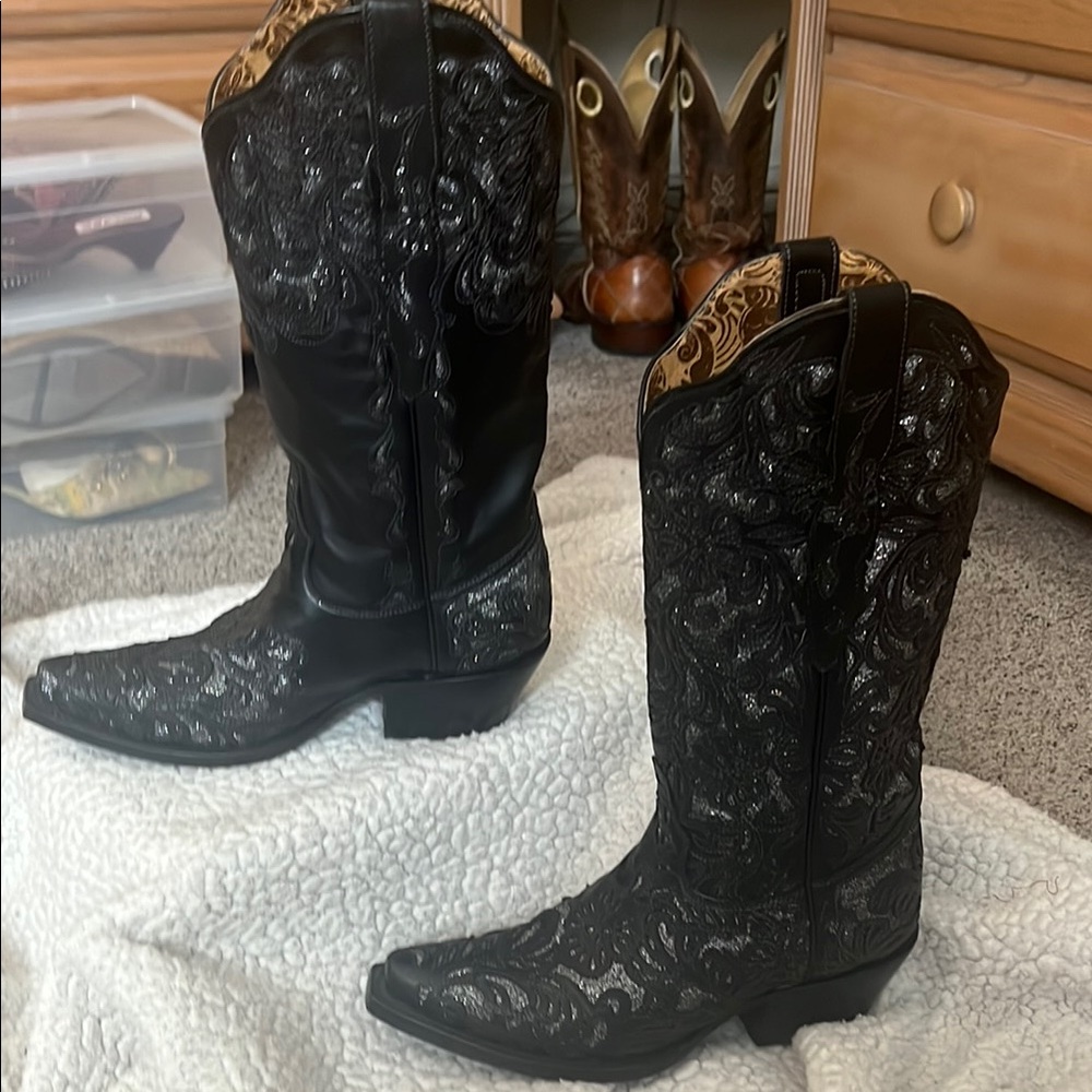 Corral Black Heeled Boots with Decorative Stitching